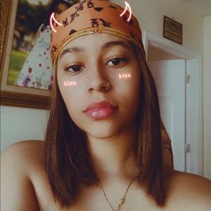 Meet your Posher, Lorena